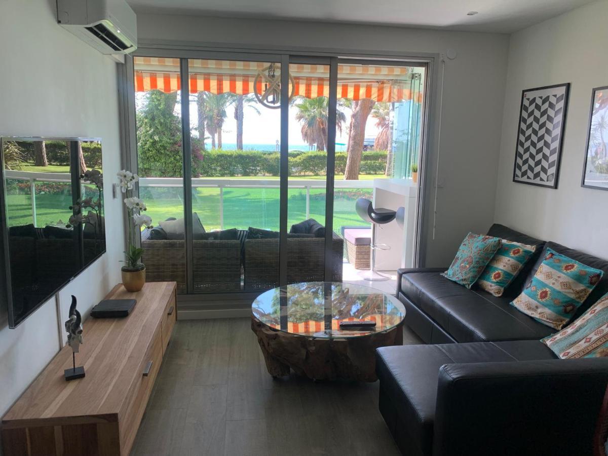 4-Star Beachfront Appartment- Sea View Кан Екстериор снимка