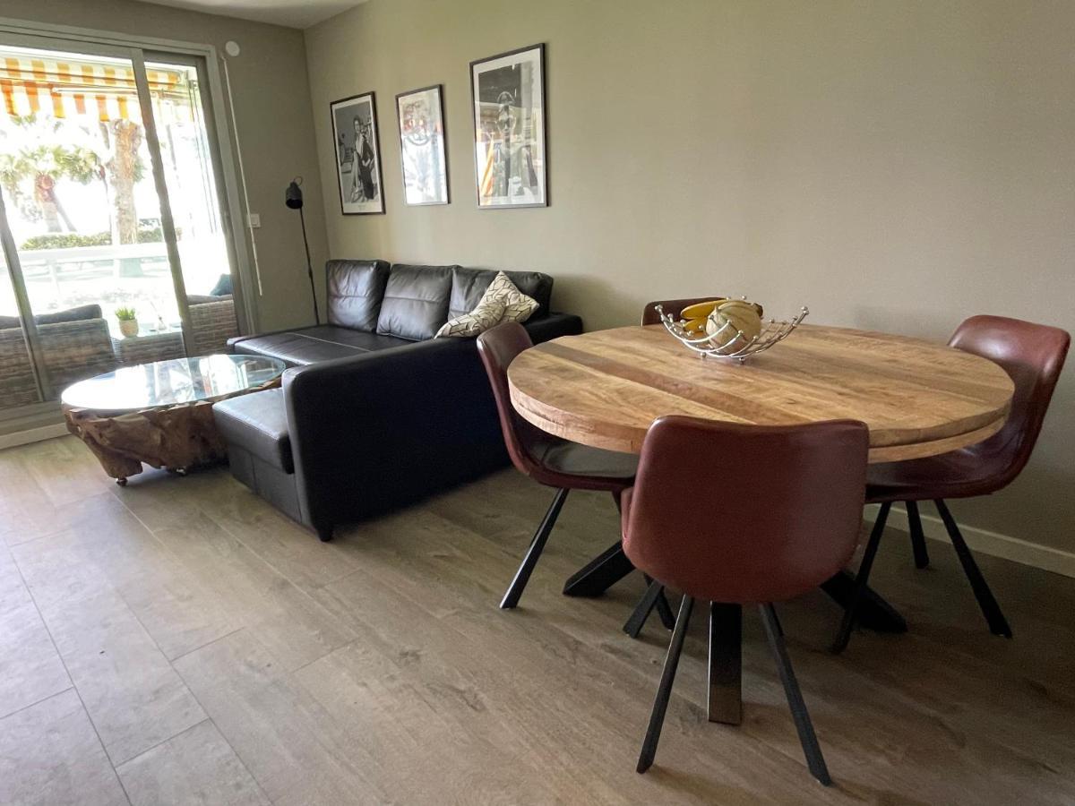 4-Star Beachfront Appartment- Sea View Кан Екстериор снимка