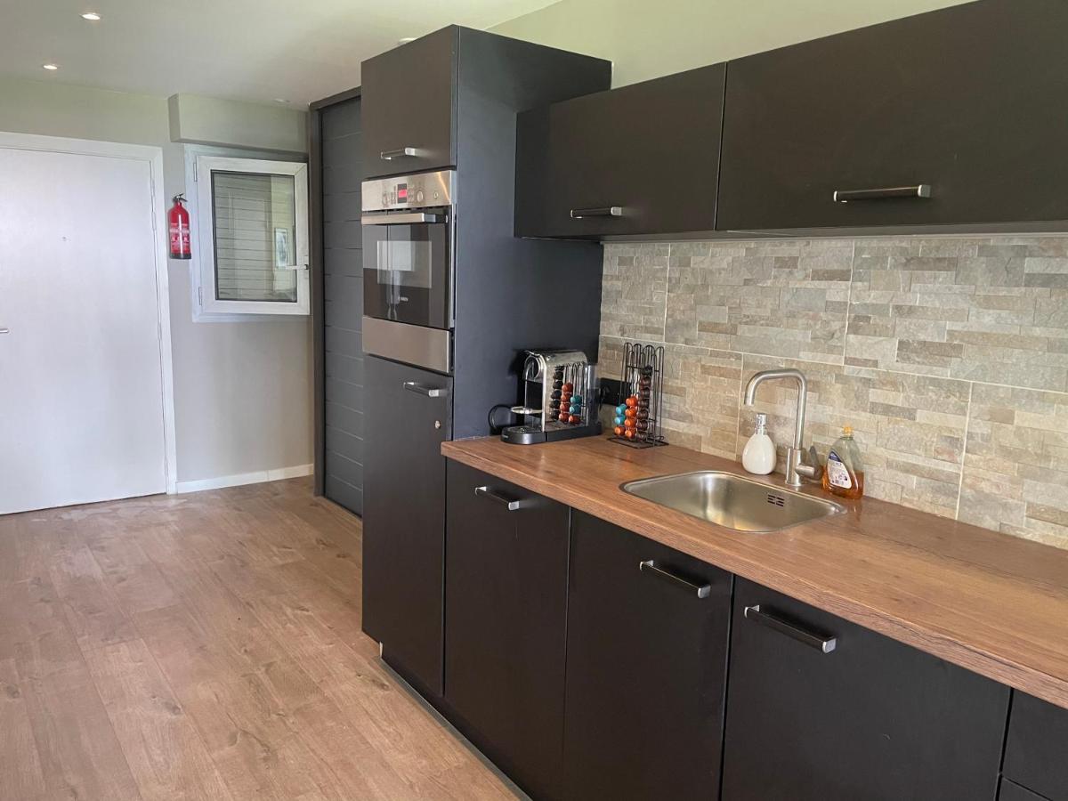4-Star Beachfront Appartment- Sea View Кан Екстериор снимка