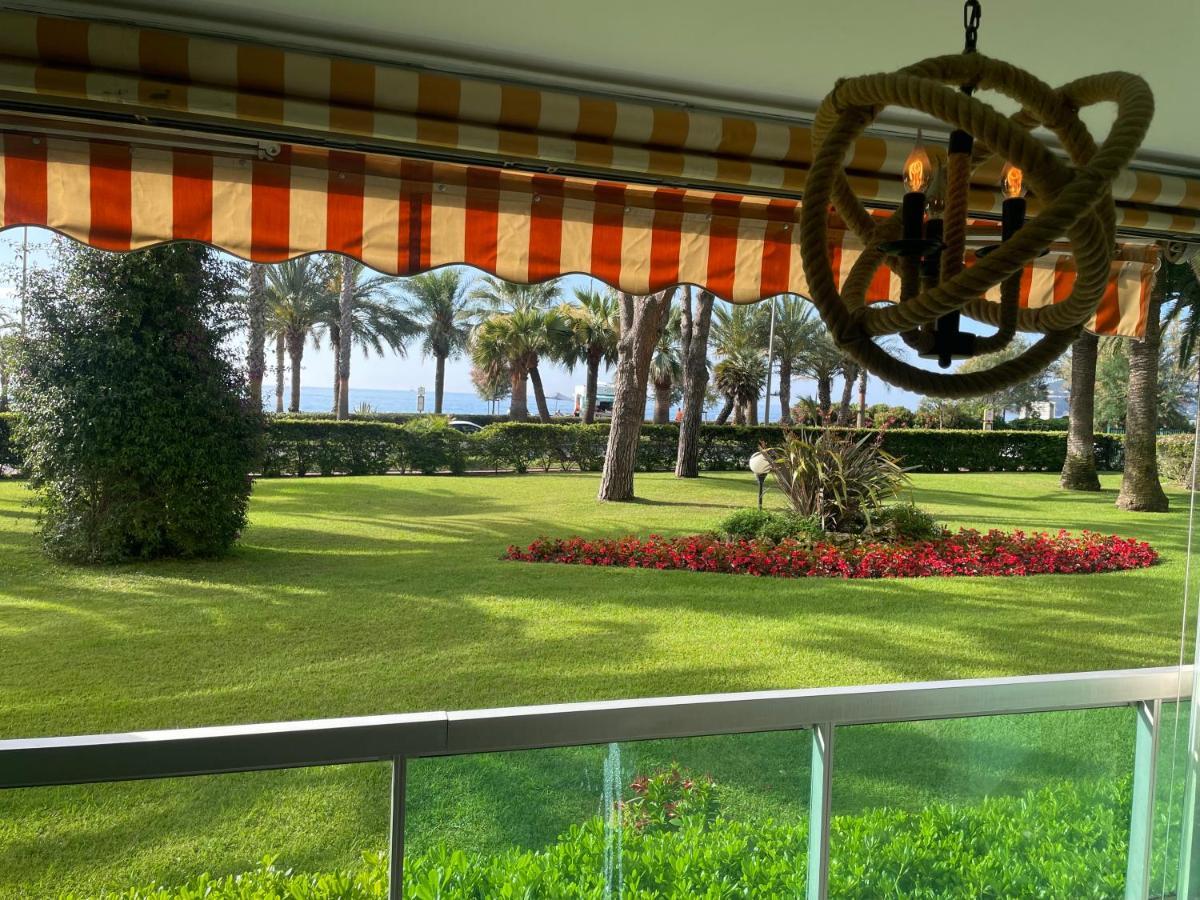 4-Star Beachfront Appartment- Sea View Кан Екстериор снимка